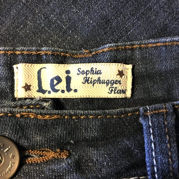 L.E.I. "Sophia Hiphugger Flair" Jeans  |  Size 3 - Picture 12 of 14